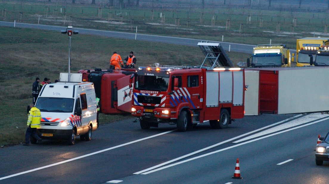 Gekantelde vrachtwagen A1