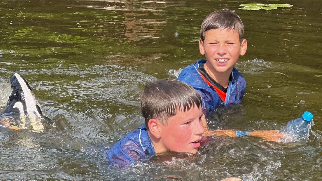 Twee 'ontsnapte' jongens zijn zelfs in de sloot gesprongen