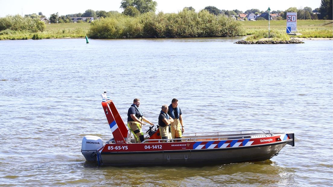 Voertuig in de IJssel bij Kampen