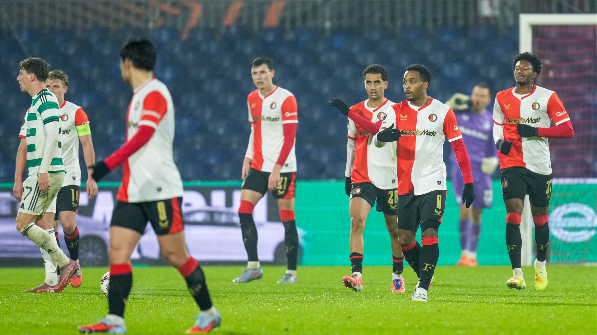 Feyenoord baalt na de derde tegentreffer van Celtic