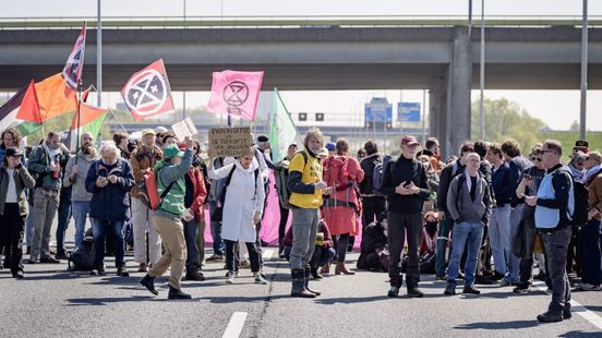 Liveblog: A12 bij De Meern bezet door klimaatactivisten | Drie actievoerders aangehouden Home