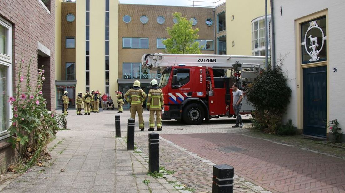 Zorgcentrum voor ouderen deels ontruimd na brand.