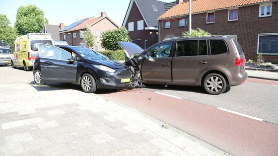 Automobilist gewond na ongeval in Rijssen. Automobilist gewond na ongeval in Rijssen.