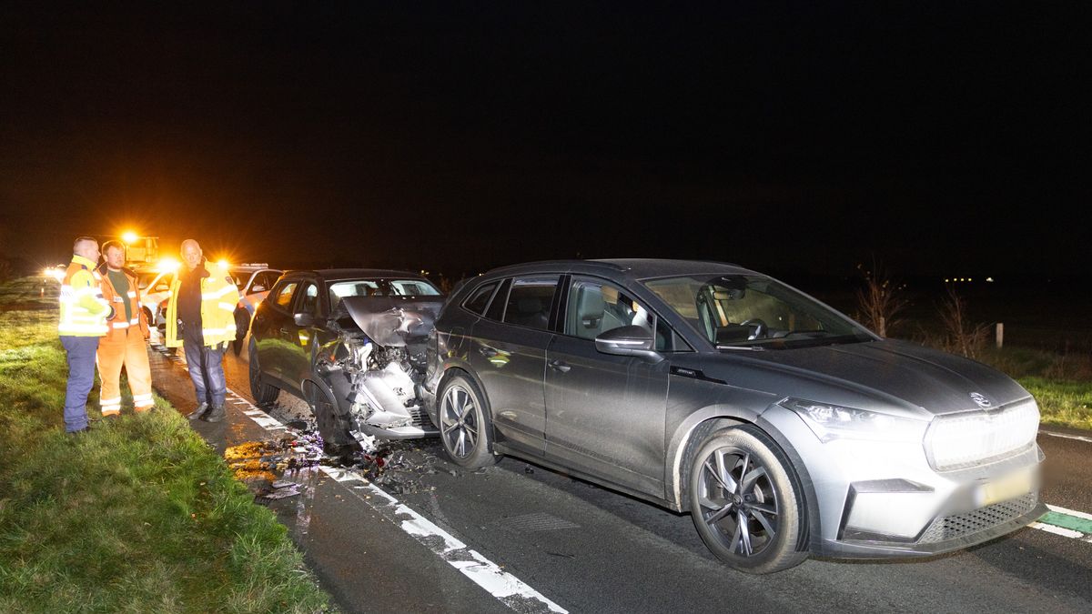 112 Nieuws: Gewonde bij kettingbotsing, file op N36 | Busje rijdt tegen vangrail op A28 in Zwolle