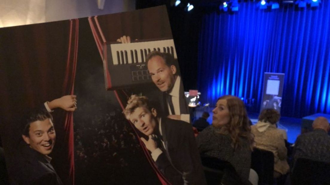 Het Posttheater in Arnhem had gisteren weer een bijna gevulde zaal met getest publiek.