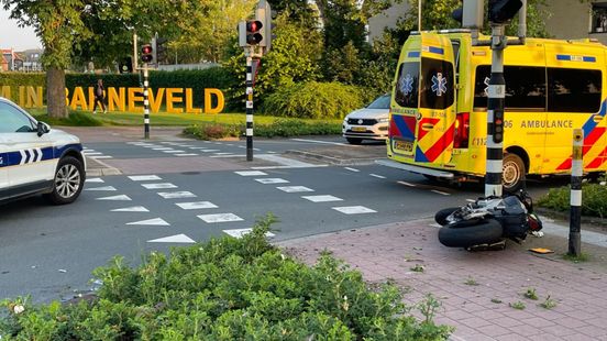 Aanhouding na aanrijding • gewonde bij botsing. Aanhouding na aanrijding • gewonde bij botsing.