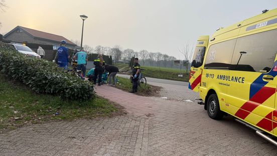 Vrouw gewond na frontale botsing met wielrenner