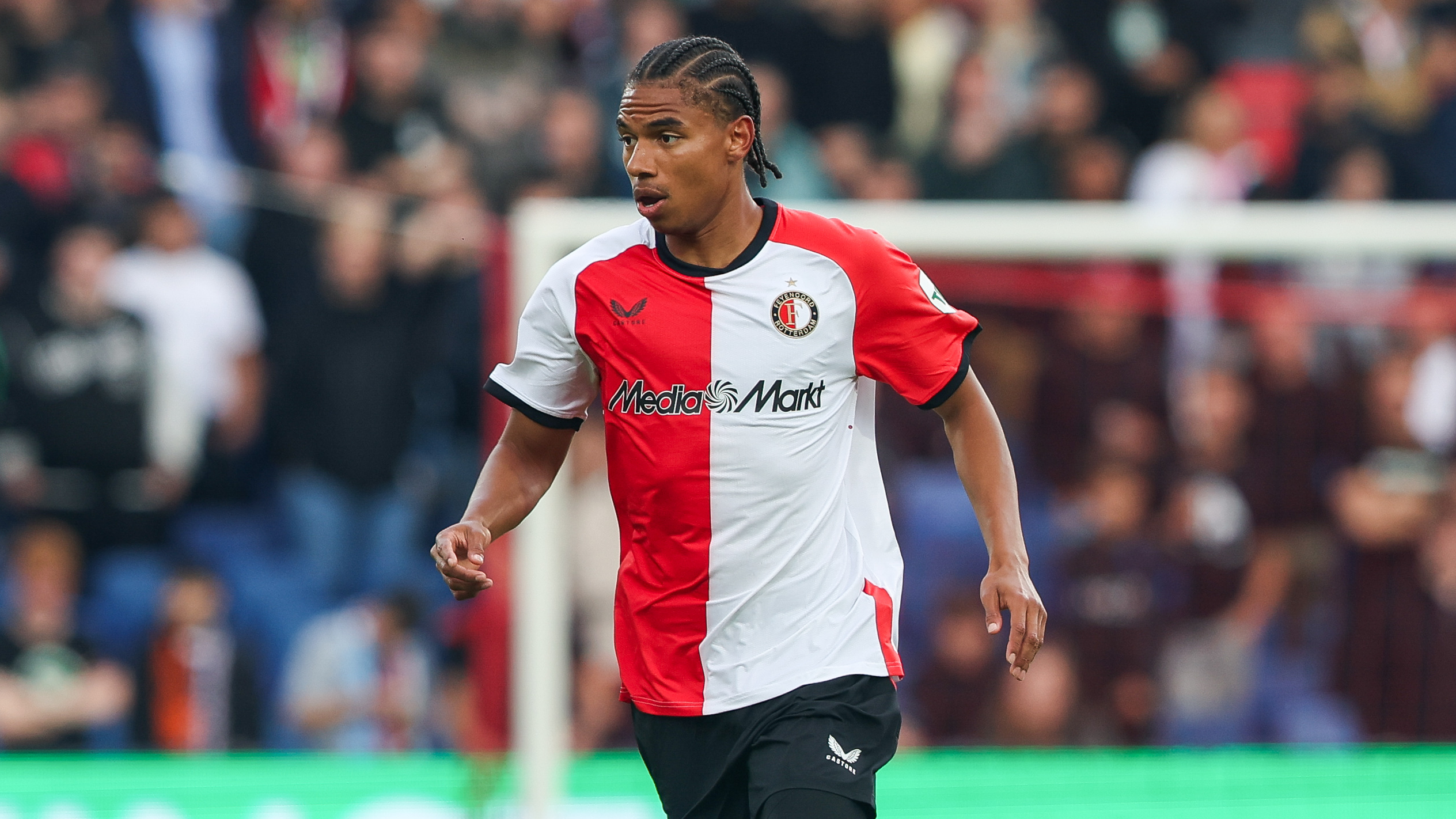 Calvin Stengs in het shirt van Feyenoord