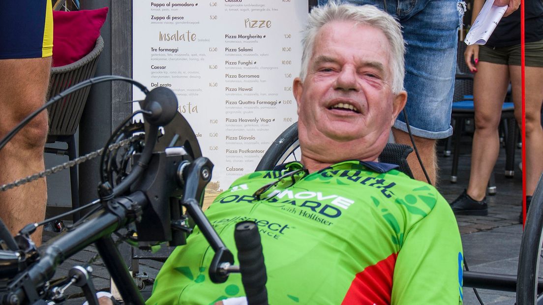 Jan Simpelaar deed op zijn handbike mee aan de Jo de Roo Toertocht