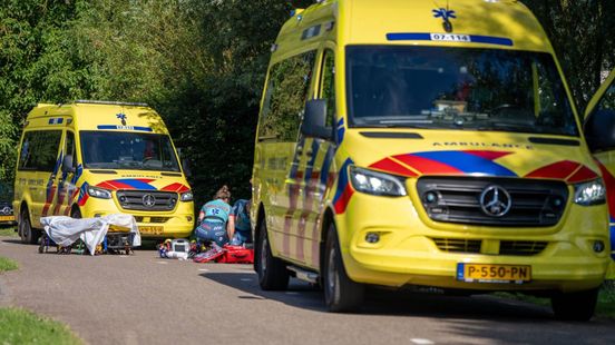 Voetganger zwaargewond na aanrijding. Voetganger zwaargewond na aanrijding.