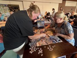 Loes en Wendy puzzelen zich naar NK-finale: duizend stukjes in 76 minuten