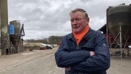 Meer dan 40 jaar raadslid en nog niet klaar: Henk Meerdink opnieuw geïnstalleerd in Aalten