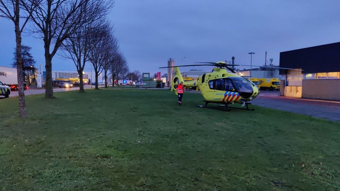 Traumahelikopter geland aan de Aakstraat in Raalte voor ernstig ongeval