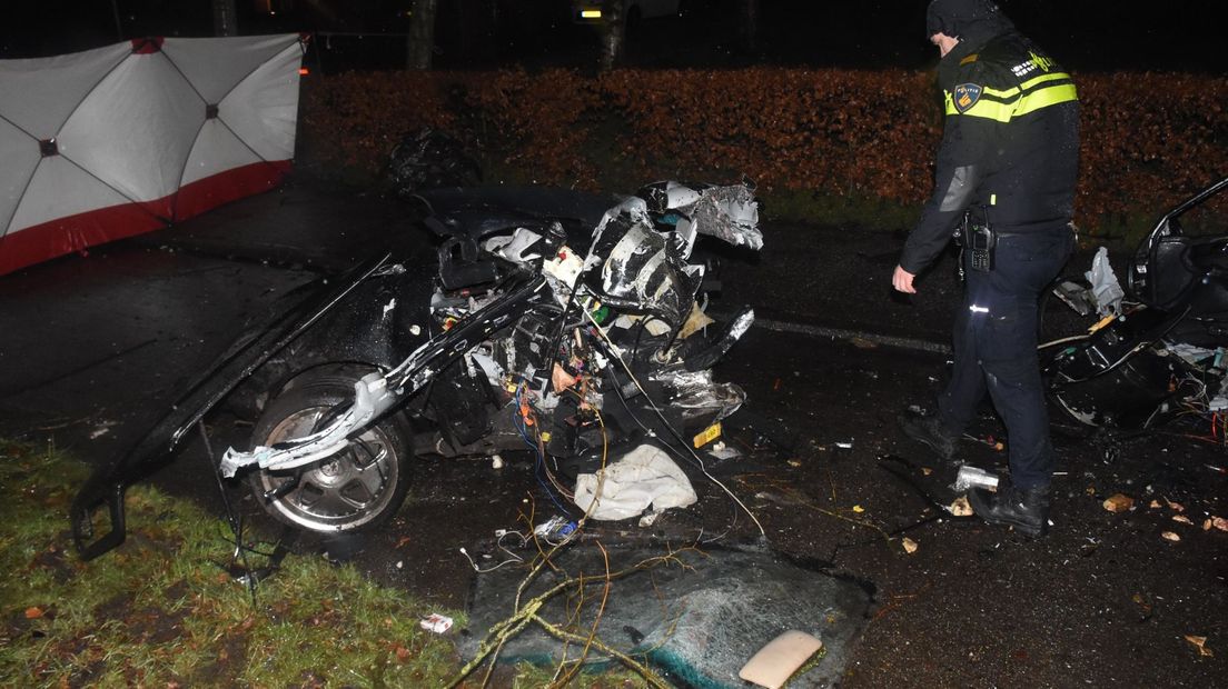 De auto brak tijdens het ongeluk doormidden