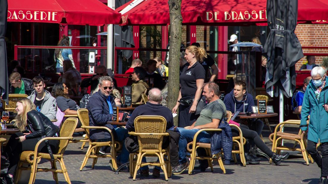 Terras Emmen weer open