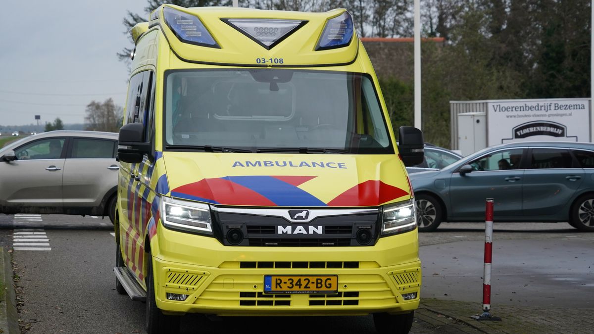 Scooterrijder raakt vlak bij Peize gewond door botsing met auto