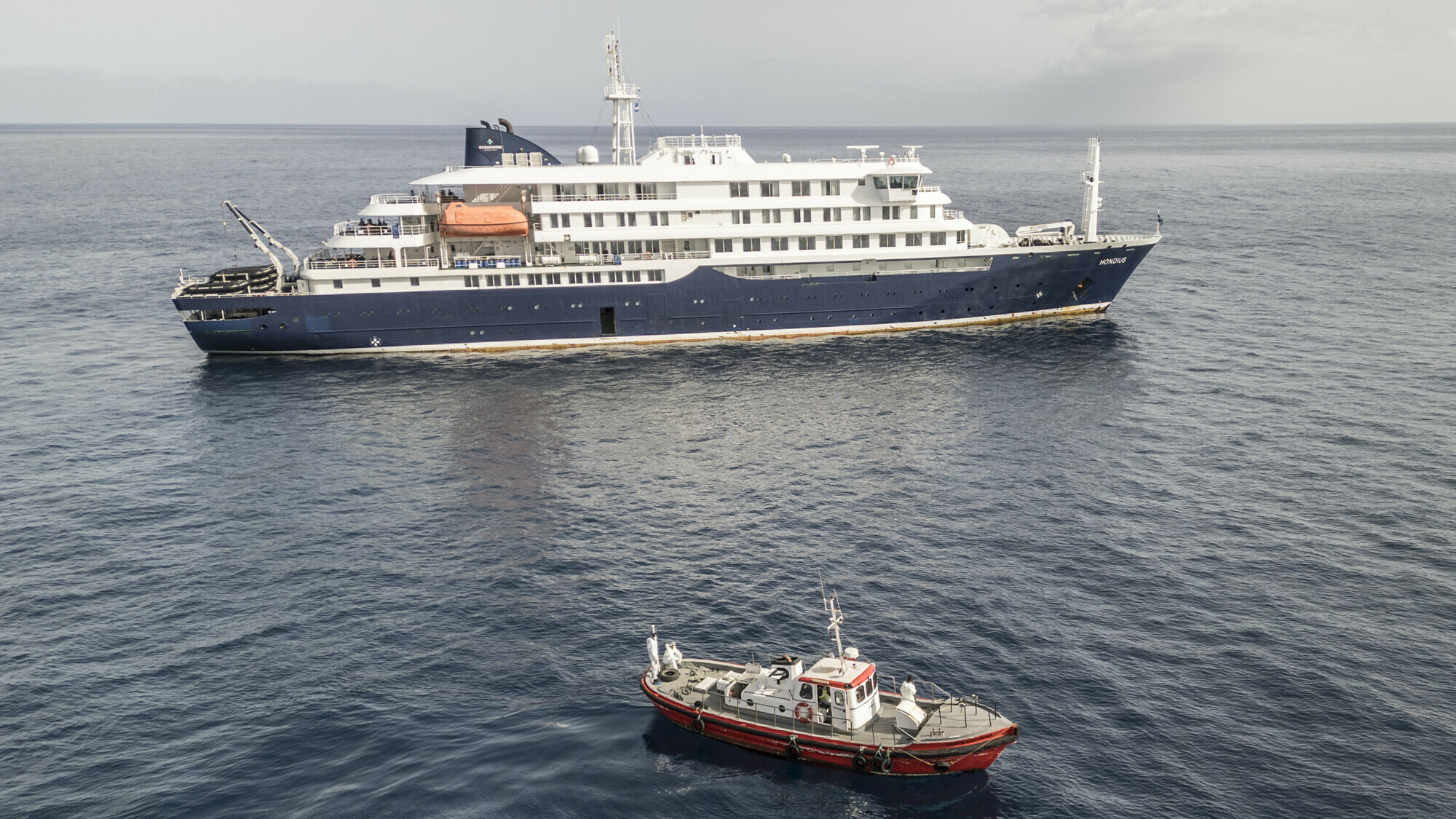 Vlissings cruiseschip waar hantavirus werd geconstateerd vaart door naar Canarische eilanden, maar president protesteert