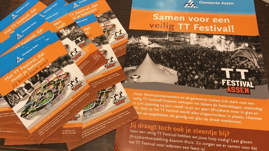 Flyers en posters moeten bezoekers weerhouden van het meenemen van glas op het festivalterrein (Rechten: RTV Drenthe)