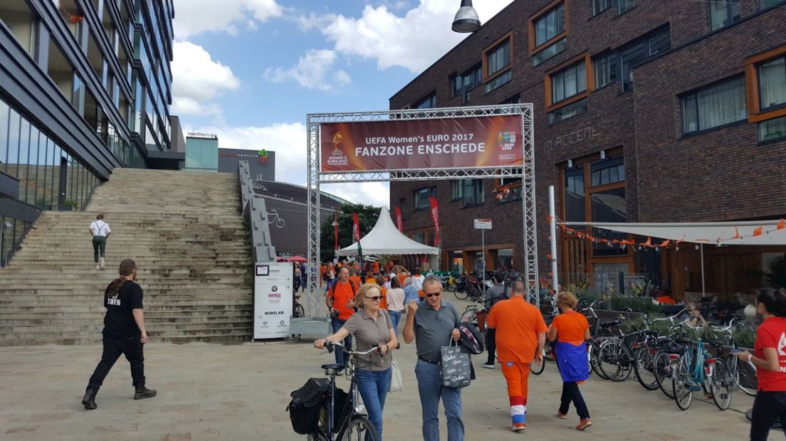 Enschede kleurt oranje