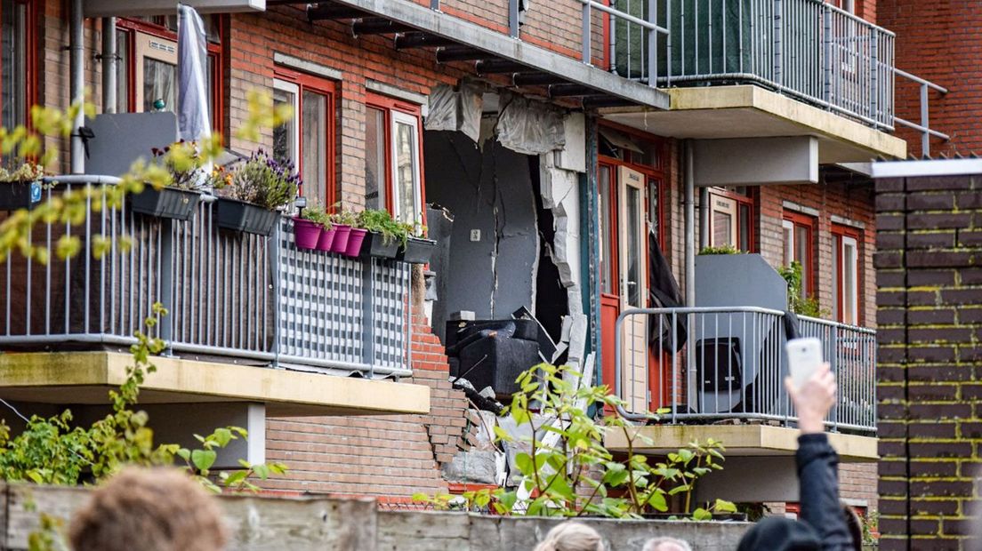 De flat aan de Wibenaheerd na de explosie