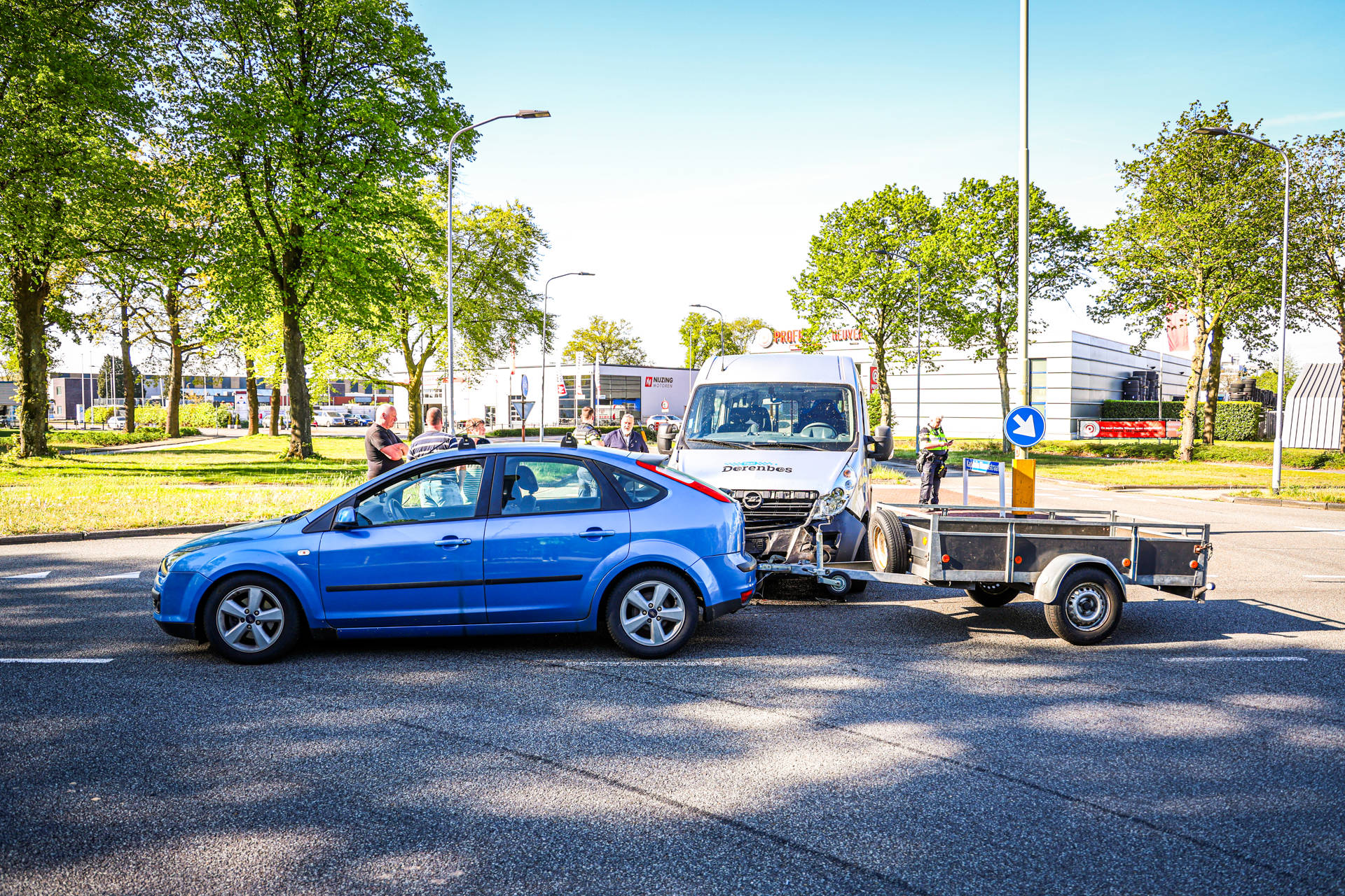 Meerdere gewonden bij botsing tussen twee autos.