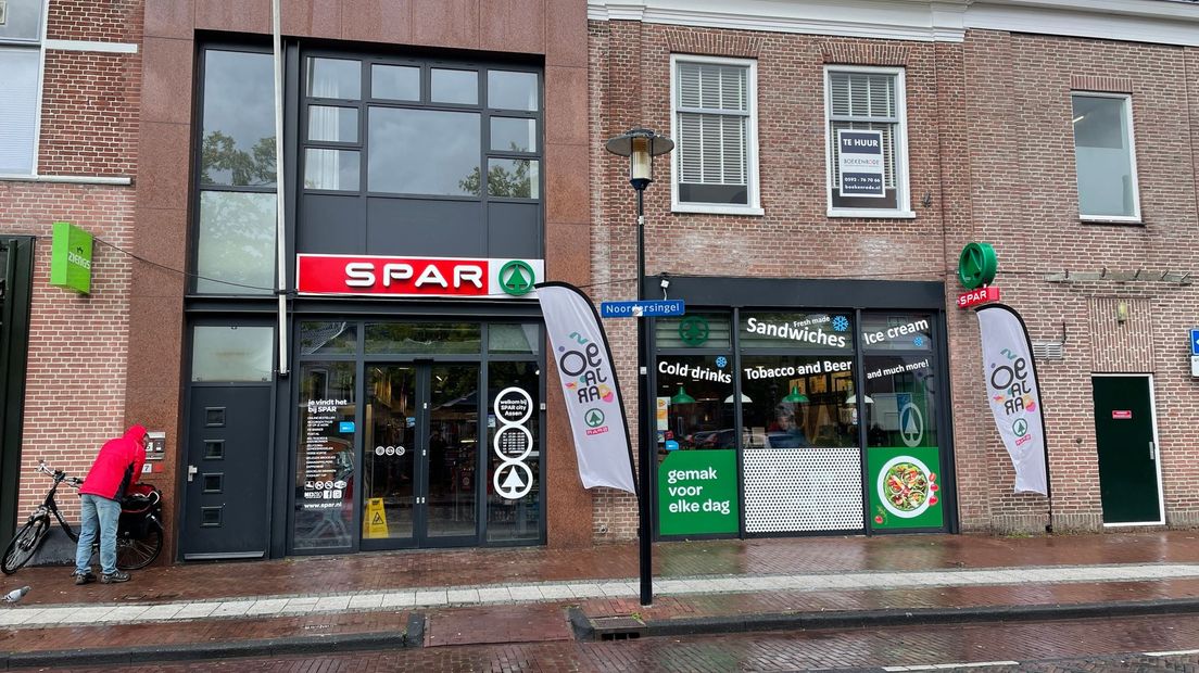 De City Spar in hartje Assen mist flink wat omzet, doordat ze op zondagmorgen dicht moeten blijven