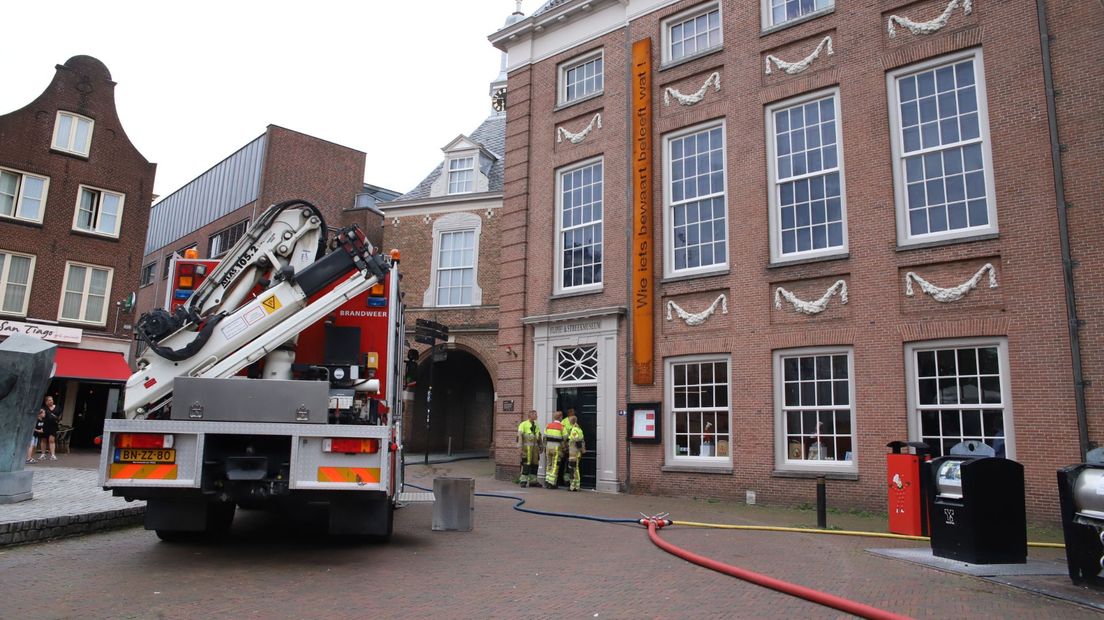 De brandweer moest weer naar het centrum van Tiel, om uit te zoeken waar een vreemde lucht vandaan kwam.