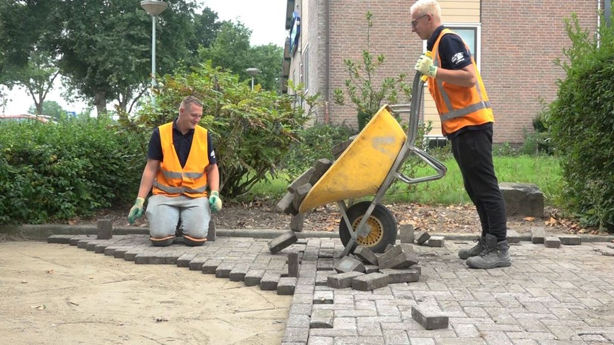 Bijna niemand wil meer stratenmaker worden, maar Sven wel: 'Het geeft voldoening'