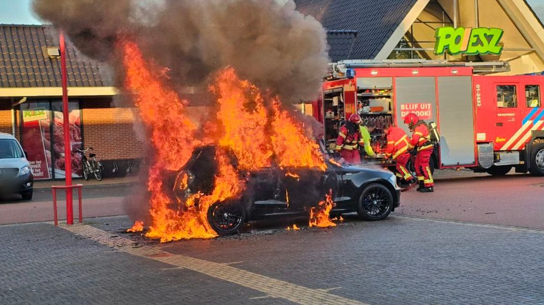 De brand zorgt voor rookontwikkeling