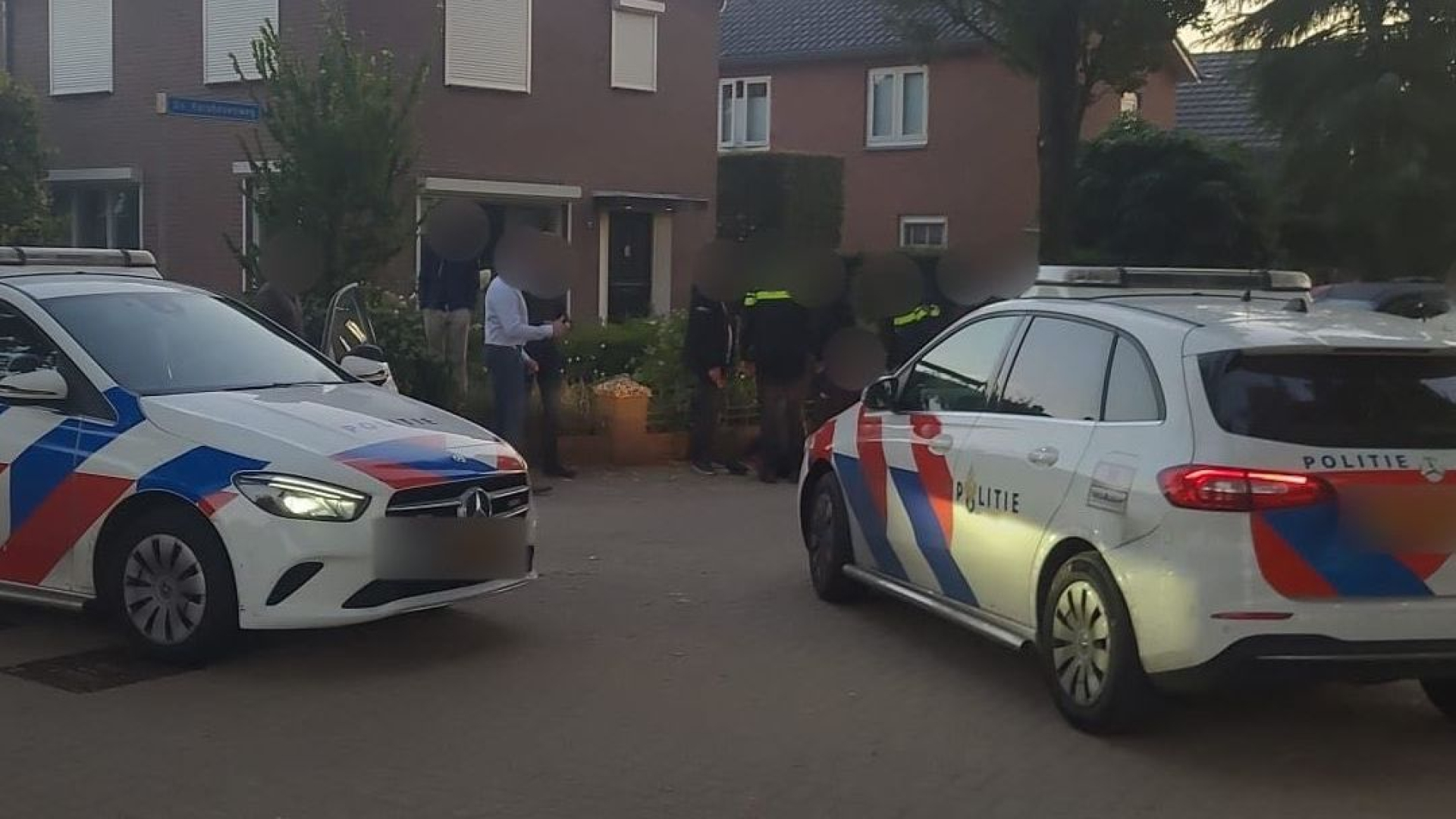 Inbreker vlucht het dak op in Elspeet, maar buurtbewoners grijpen in