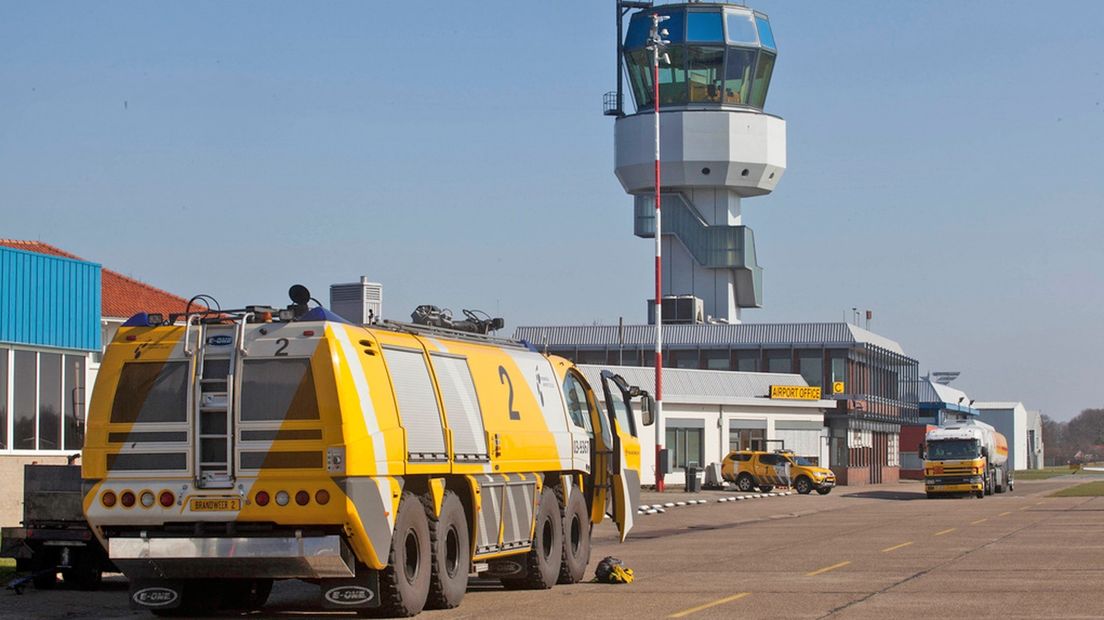 De brandweerkazerne op Groningen Airport Eelde is verouderd en moet worden verbouwd