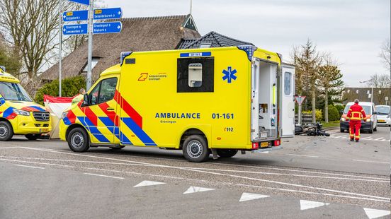 Twee gewonden bij botsing tussen automobilist en motorrijder in Grijpskerk. Twee gewonden bij botsing tussen automobilist en motorrijder in Grijpskerk.