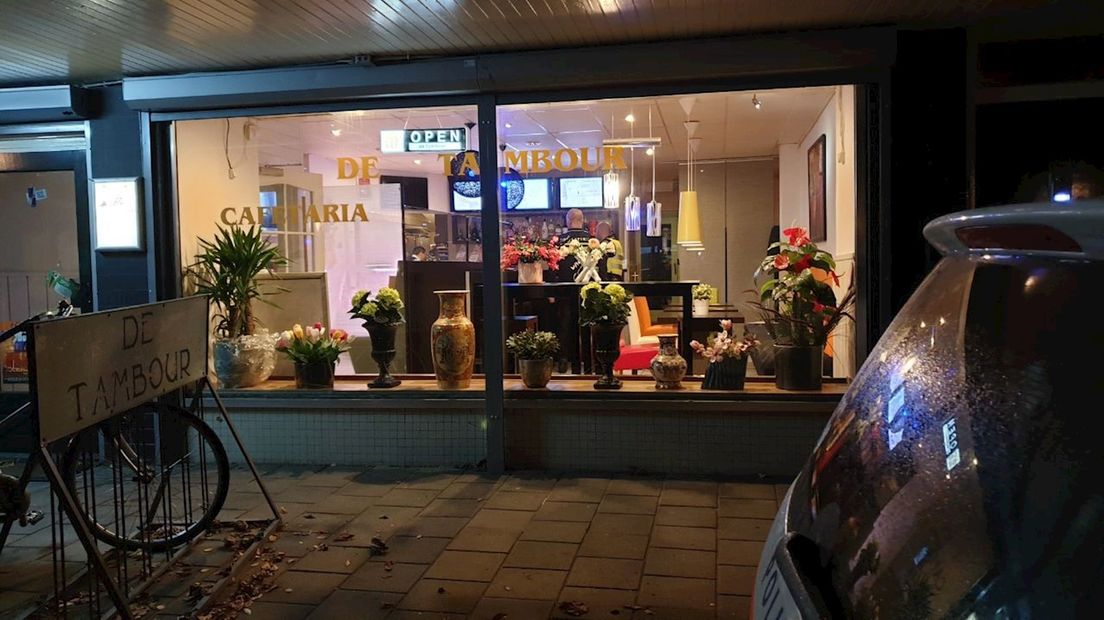 De cafetaria in Hengelo waar een overvalpoging op werd gedaan