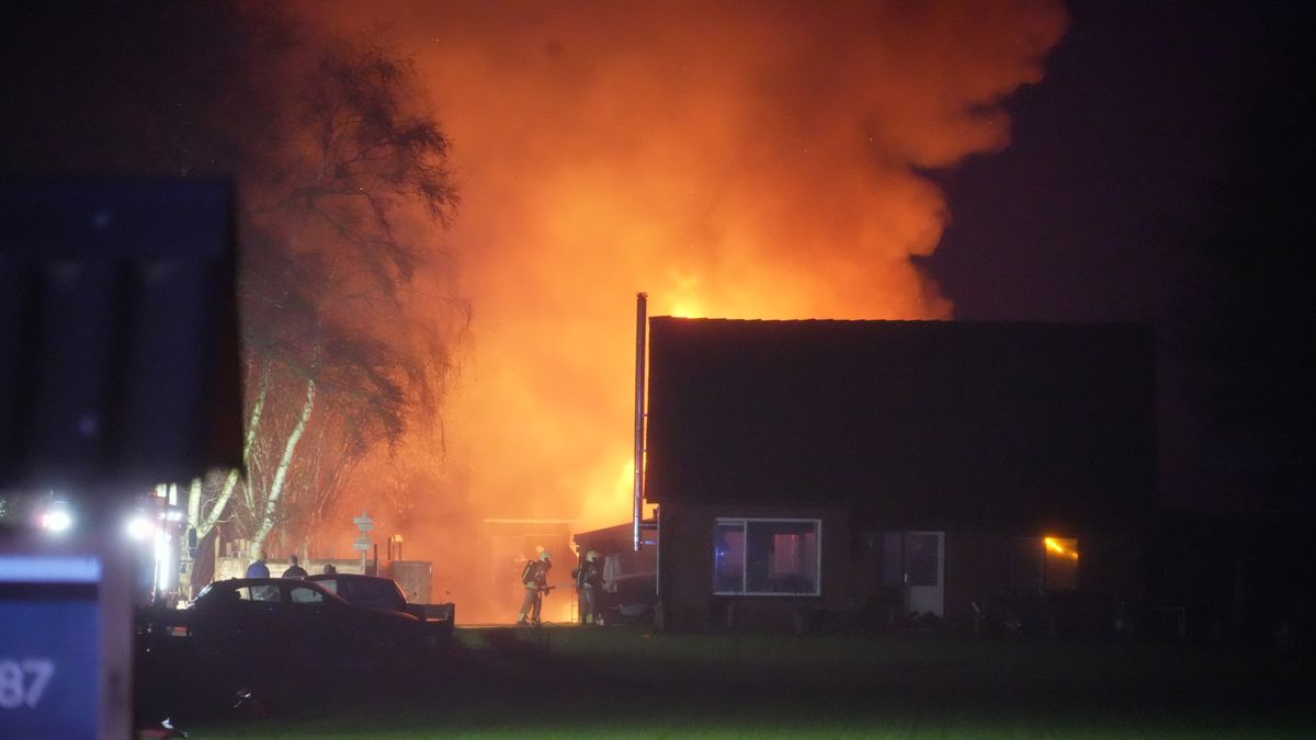 Grote brand breekt uit bij camping in Drogteropslagen