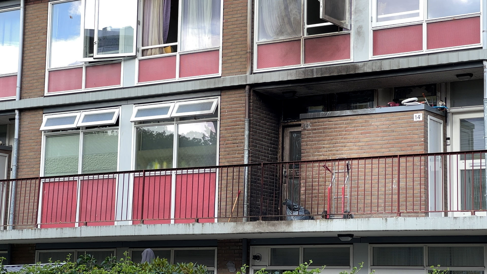 Nadat Melanie een harde knal hoorde schreeuwde haar man 'brand, brand'