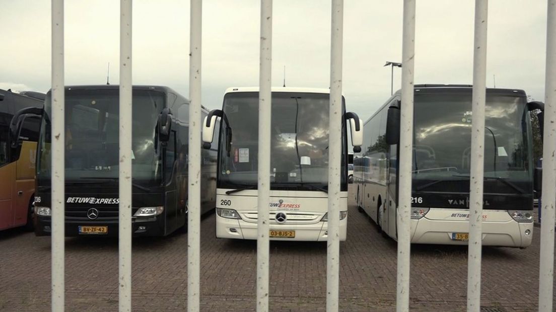 Bussen van Betuwe Express in Herveld.