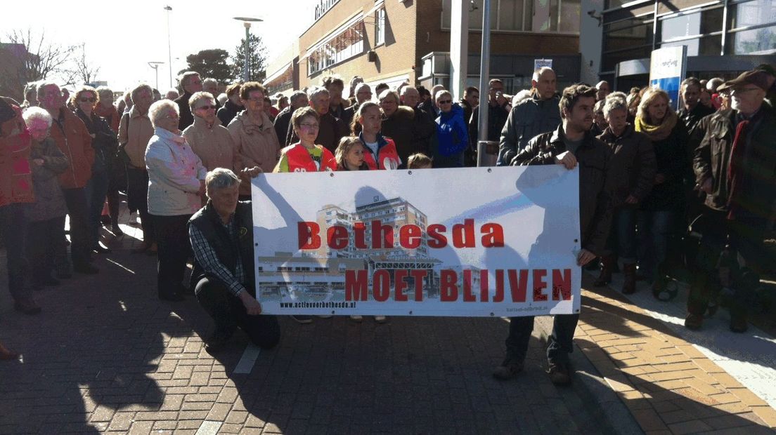 Protesten vorig jaar tegen mogelijk verdwijnen van Bethesda in Hoogeveen als volwaardig ziekenhuis
