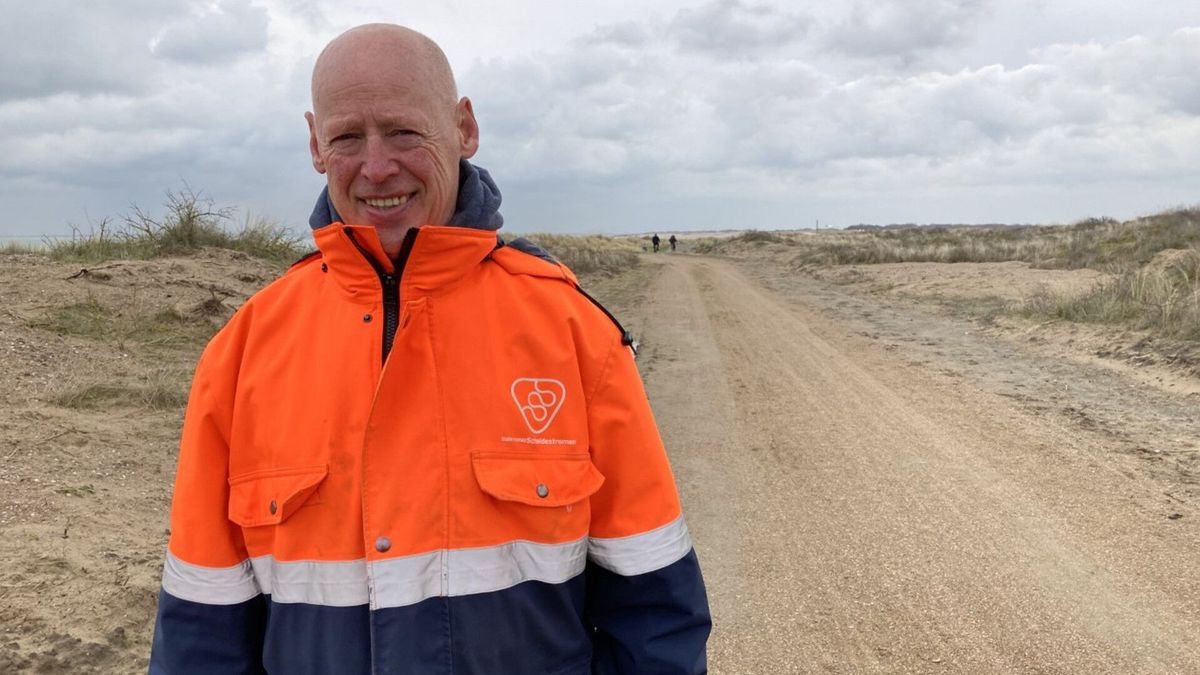 Door de zee opgeslokt fietspad Nieuwvliet verplaatst naar veilige plek