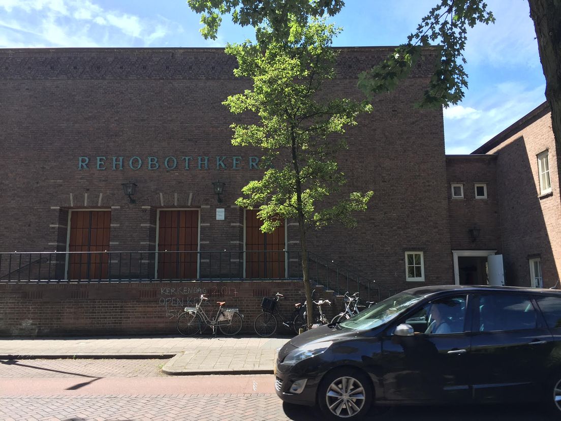 Buurtkerk waar gesprekken plaatsvinden met gedupeerden, de woningcorporatie en de politie