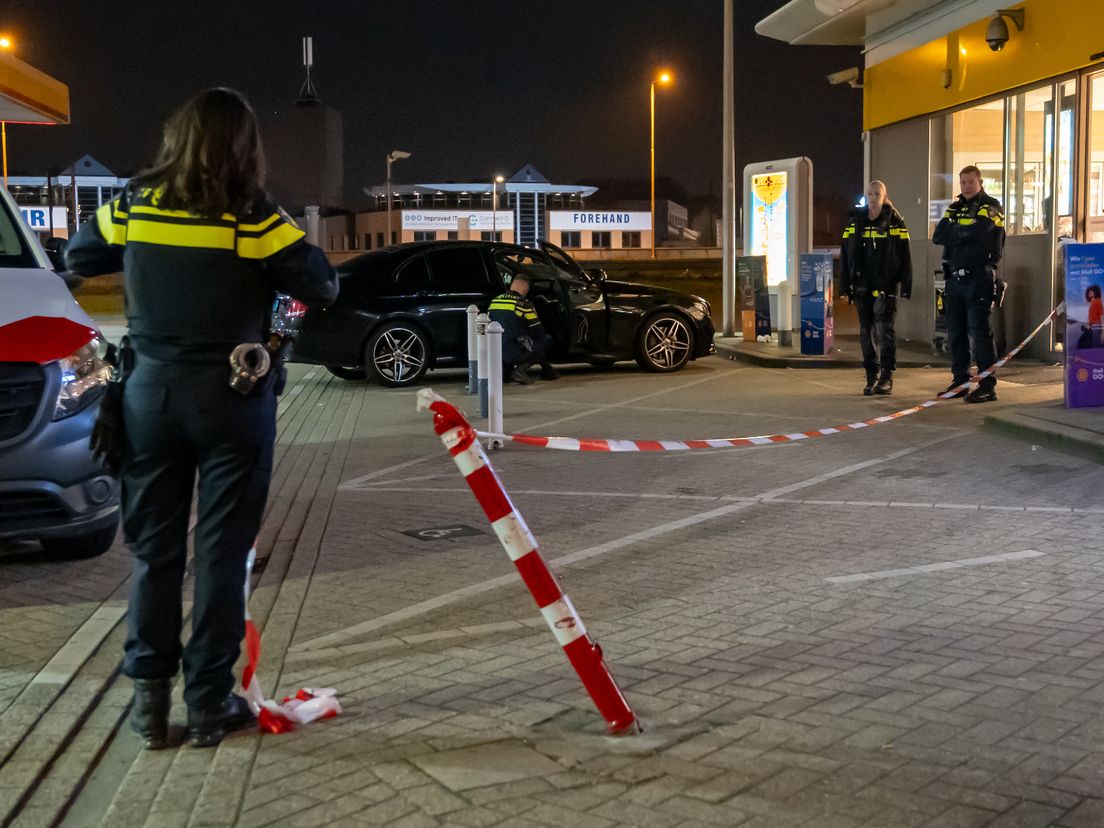 Het tankstation na de steekpartij.