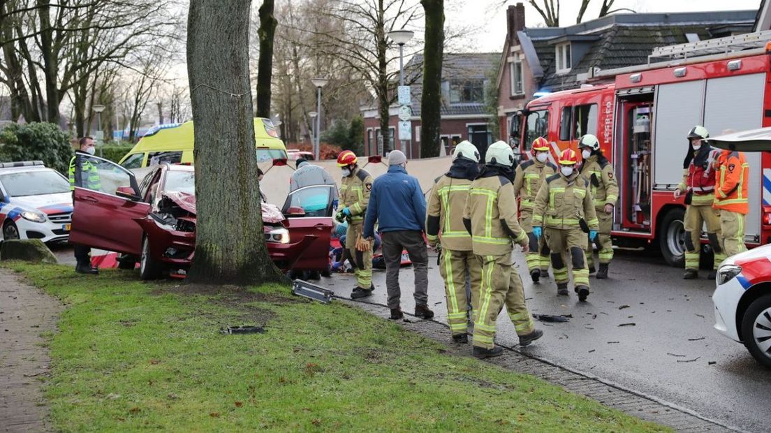 botsing auto boom Odoorn