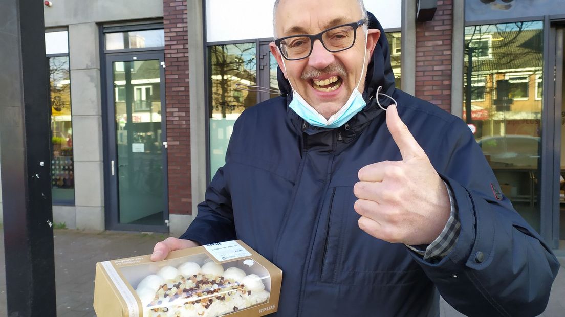 Willem Vogels heeft taart gekocht om het te vieren