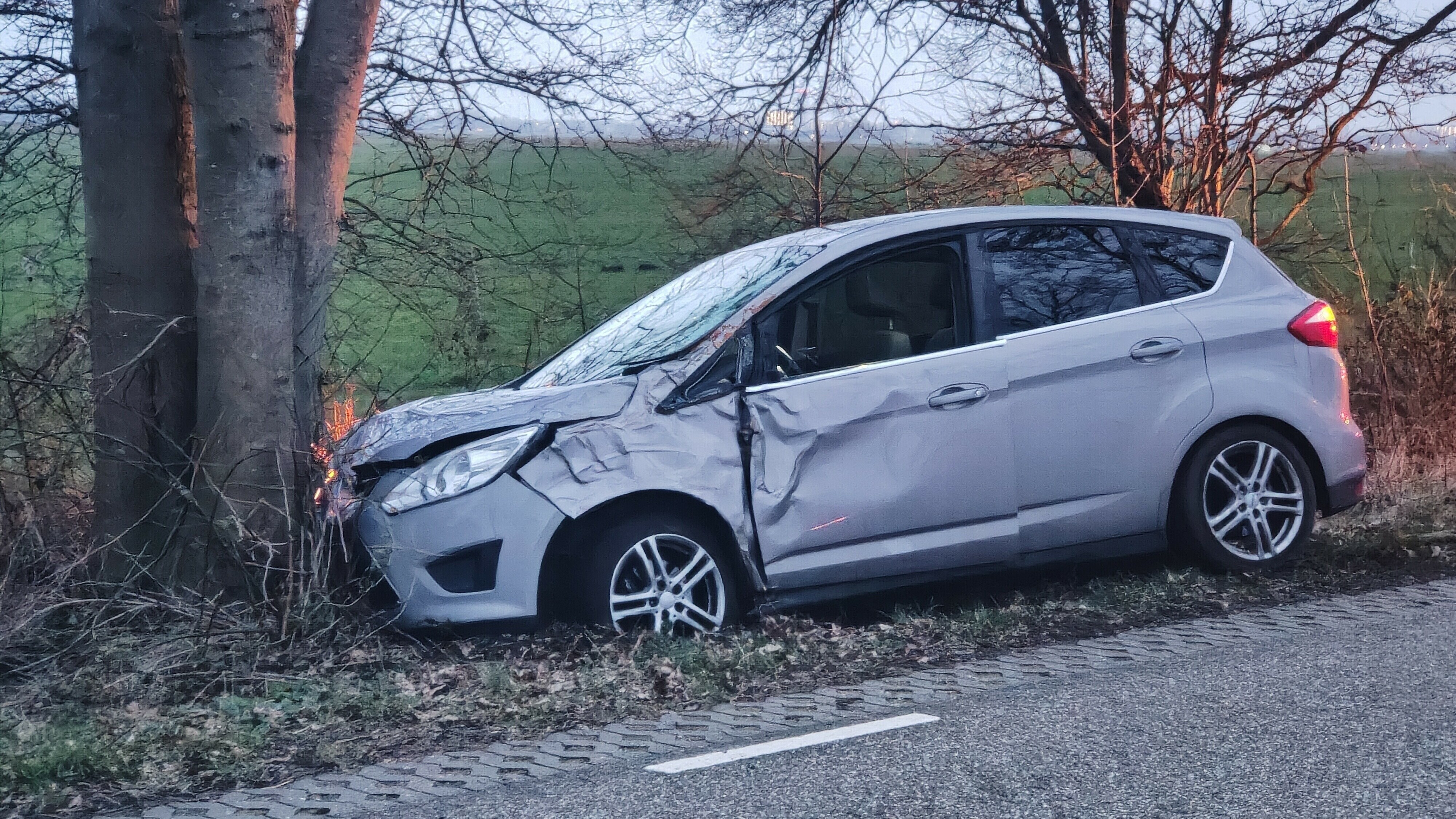 112-nieuws 25 Januari: Gekantelde Auto Belandt In Sloot Heerenveen ...