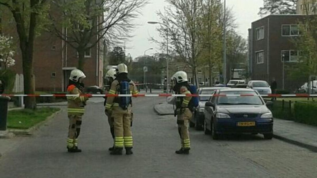 In de Nicolaas Beetsstraat in Barneveld moesten donderdagavond ruim 100 mensen hun huizen uit in verband met een gaslek.