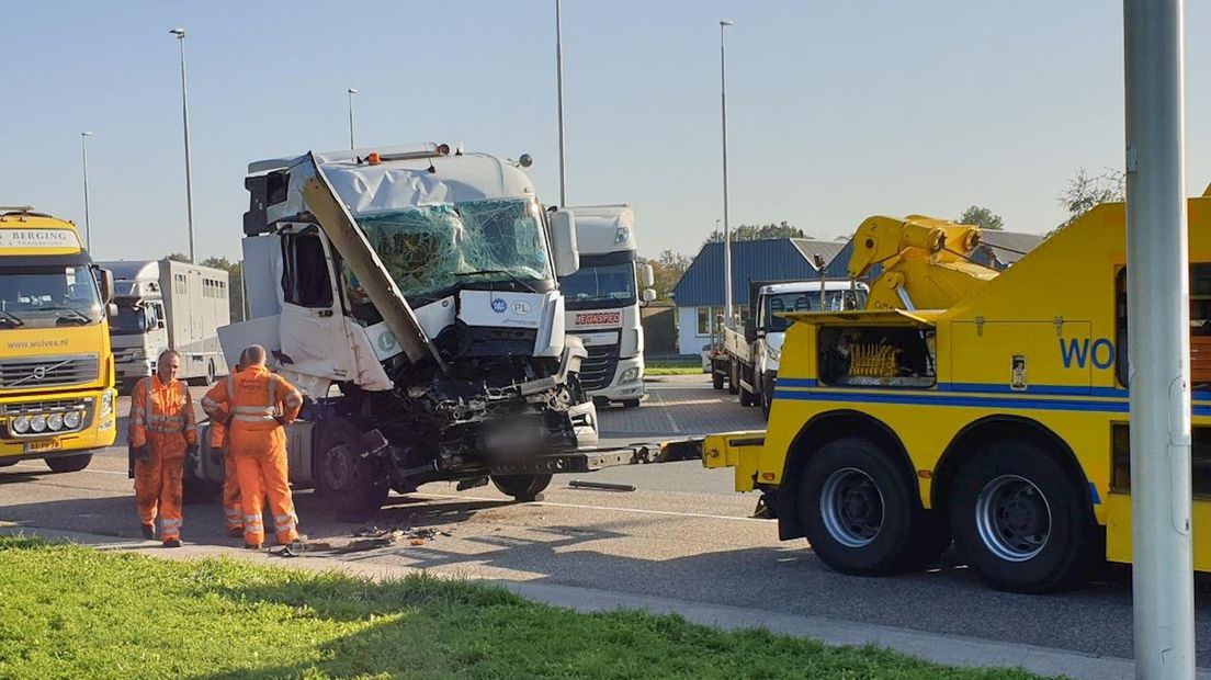 Drie vrachtwagens botsen op A1 bij Markelo: weg weer vrij