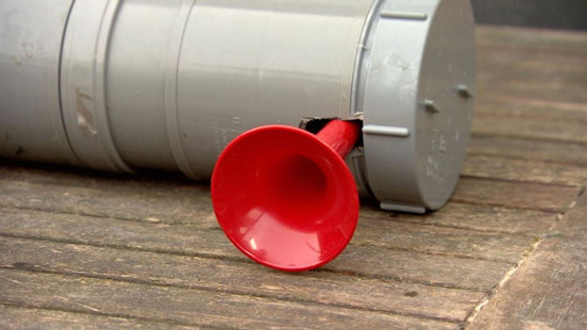 Mark Knoth uit Geersdijk ontwierp dit alarmsysteem voor overstromingen.