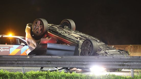 Twee mannen vast na dodelijk ongeluk A12. Twee mannen vast na dodelijk ongeluk A12.