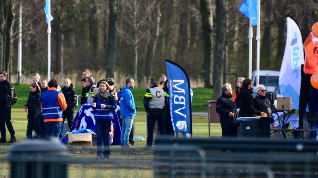 De eerste agenten zijn aangekomen op het Malieveld