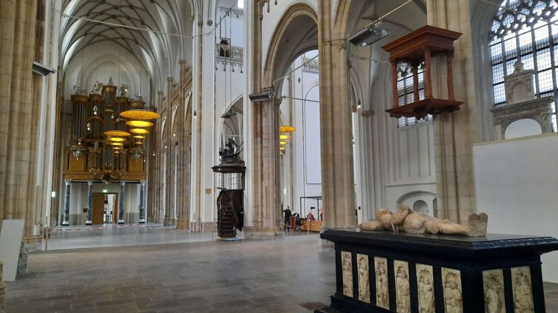 Praalgraf van Karel van Gelre in de Eusebiuskerk.