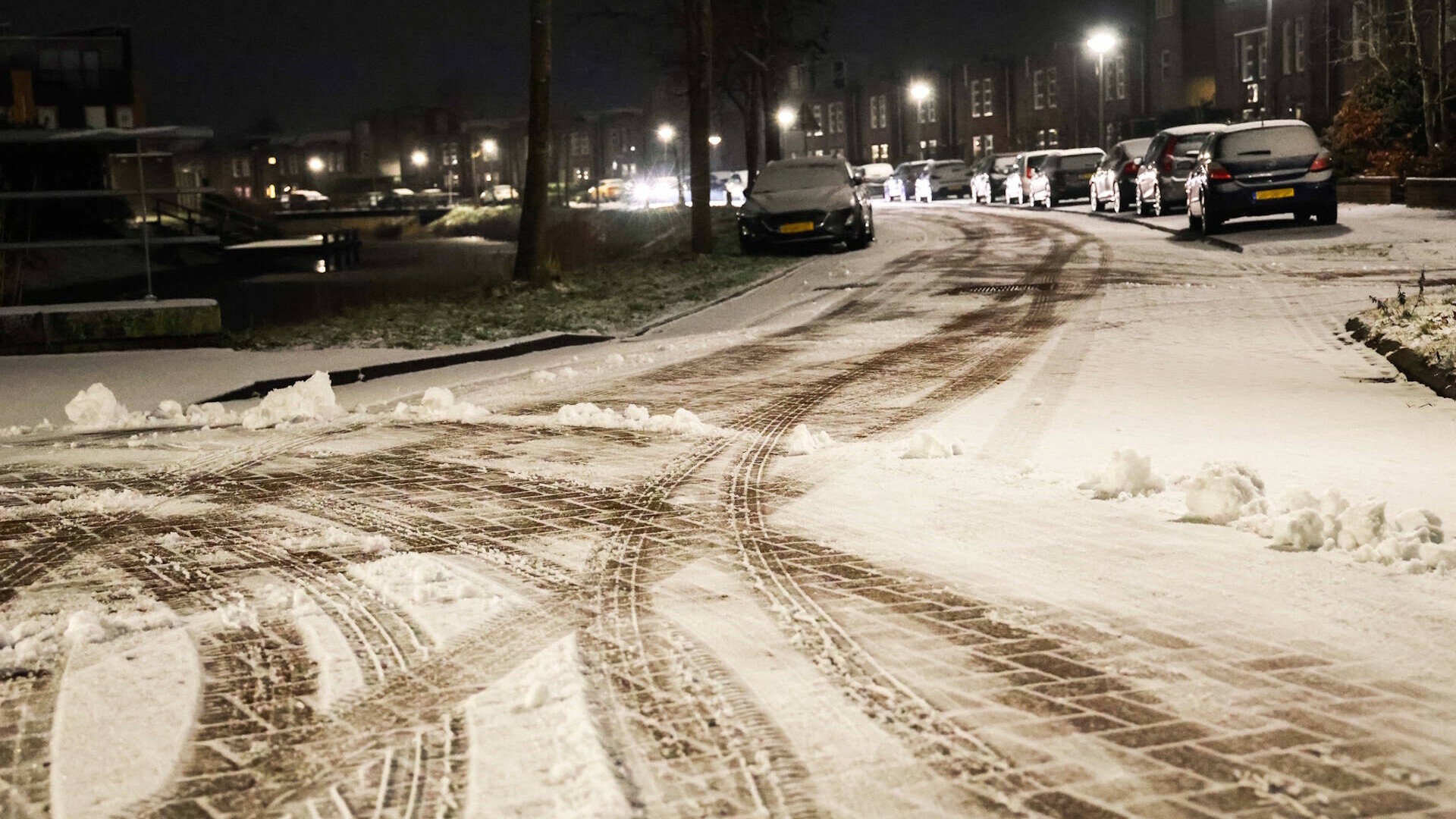 Wit laagje bedekt Drenthe, code geel vanwege gladheid